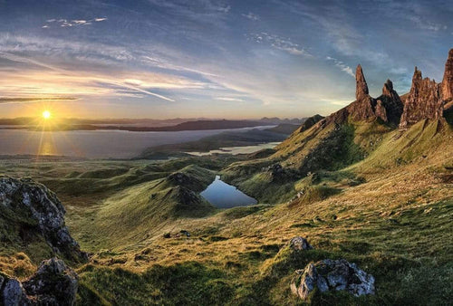 Wizard+Genius The Old Man of Storr Vlies Fototapete 384x260cm 8-bahnen | Yourdecoration.de