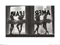 Kunstdruck Time Life Ballet Dancers In Window 80x60cm Pyramid PPR40191 | Yourdecoration.de