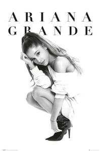 GBeye Ariana Grande Crouch Poster 61x91,5cm | Yourdecoration.de