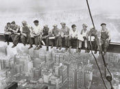 Charles Ebbets - Eating above Manhattan Kunstdruck 80x60cm | Yourdecoration.de