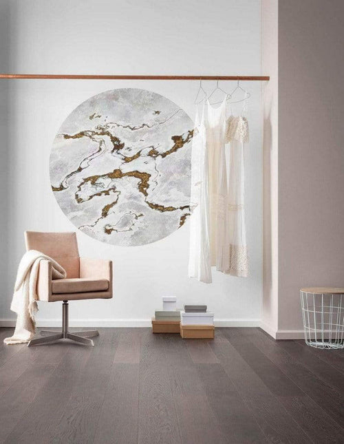 Komar Marble Vibe Vlies Fototapete 125x125cm Rund Sfeer | Yourdecoration.de